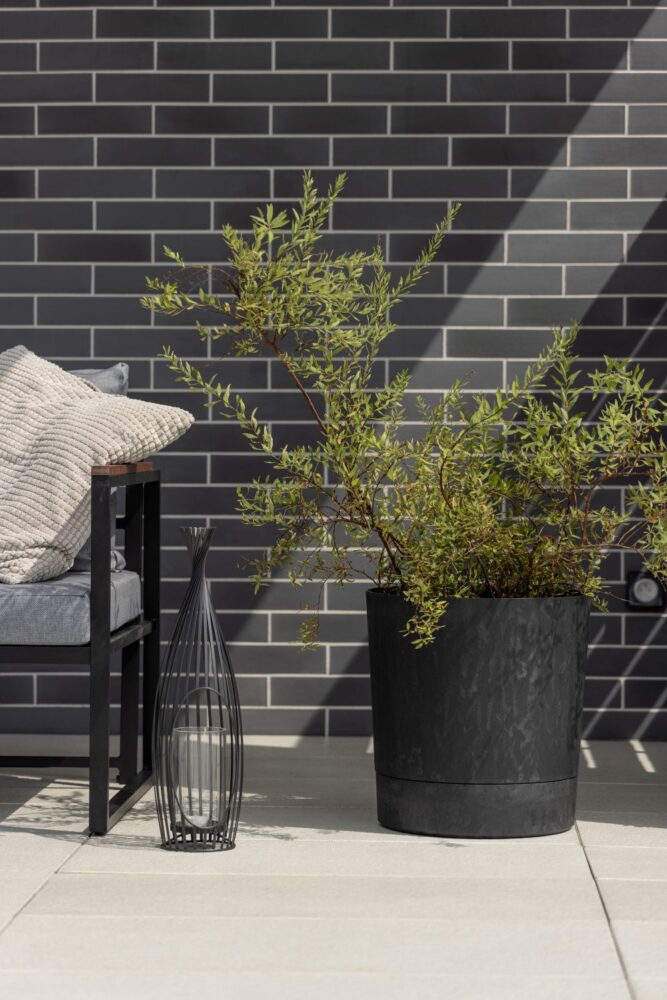 Donica AURA z podstawką 28 cm recycled czarny beton - zdjęcie nr 2